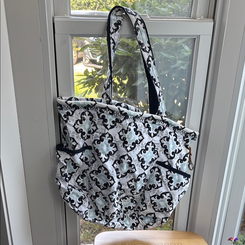 Thirty One Retro Metro Tote Bag in Fab Flourish
